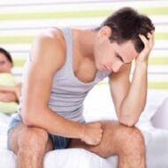 Un uomo è turbato da una scarica patologica quando è eccitato